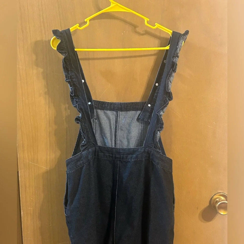 ROMWE Black Denim Mushroom‎ Embroidered Ruffle Strap Short Overalls Size S